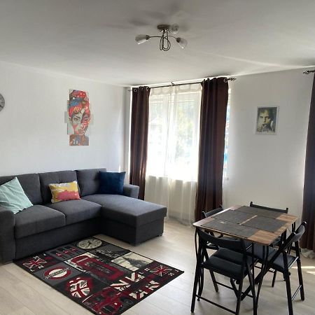 Tourist Apartment 1 Piatra Neamt Bagian luar foto