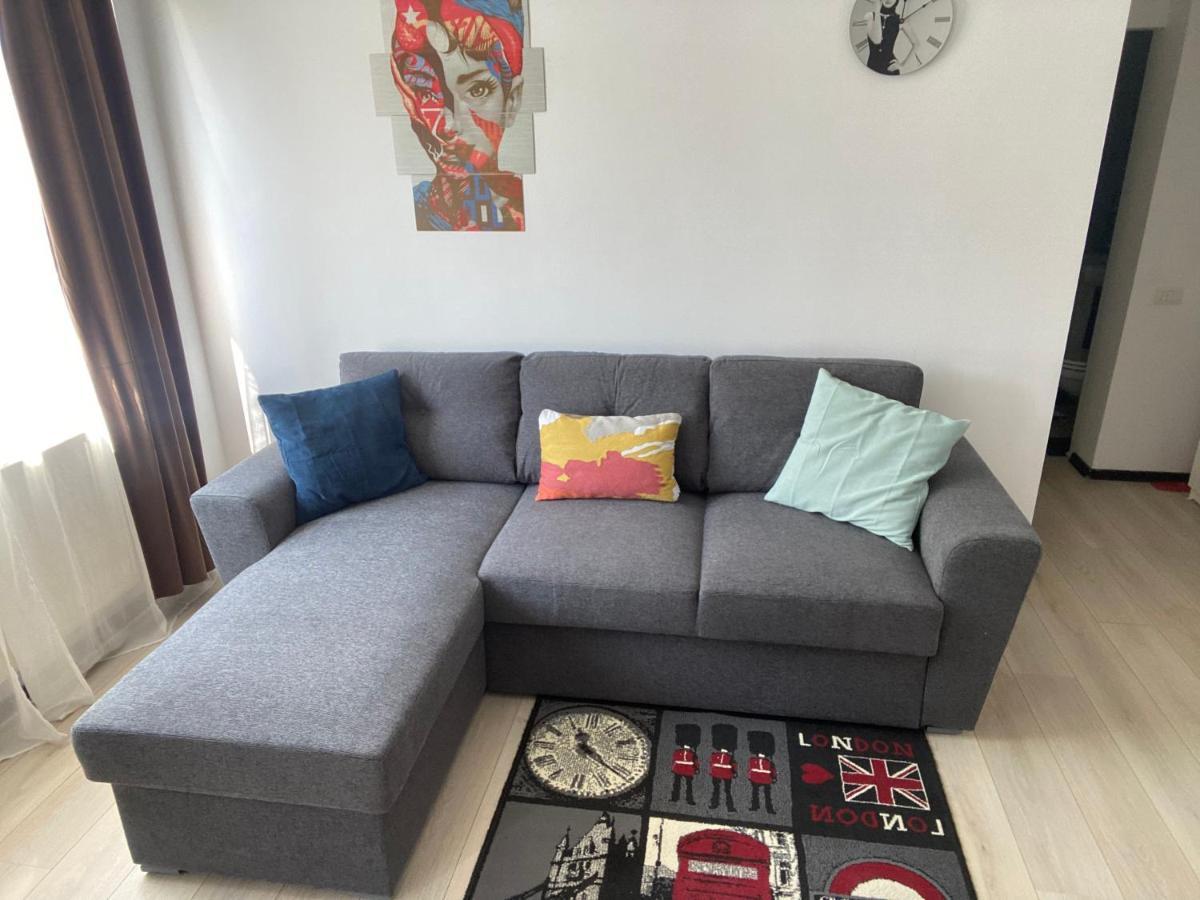 Tourist Apartment 1 Piatra Neamt Bagian luar foto